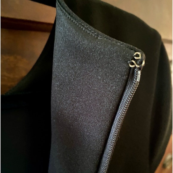 Tommy Hilfiger NWT Little Black Dress Size 8 with Gold Tone Zip Pull S/S Poly - Picture 6 of 8